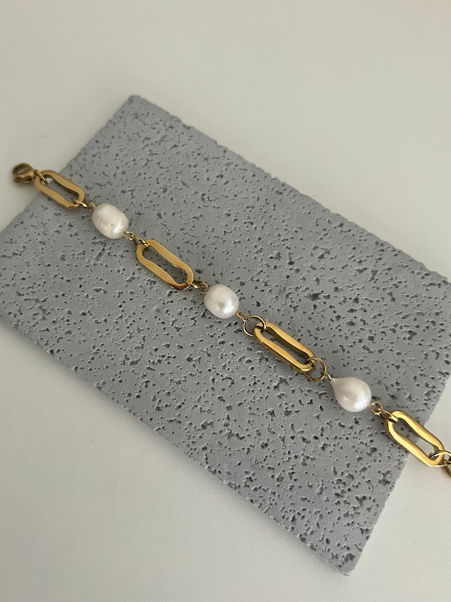 Arthemis Pearl bracelet