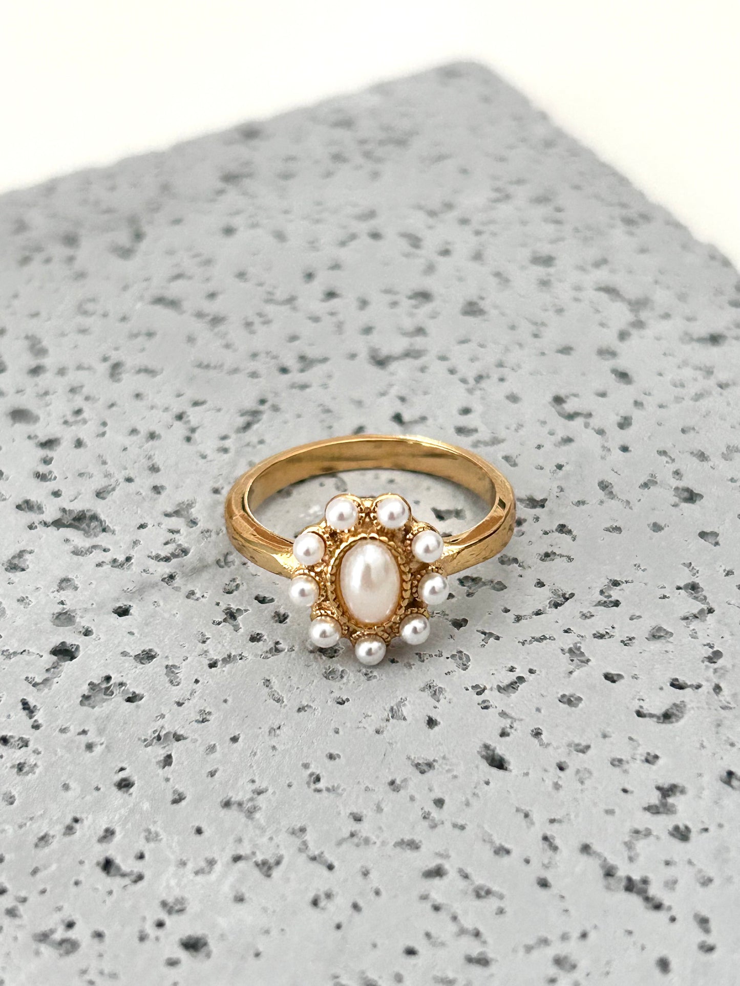 Pearl flower gold ring