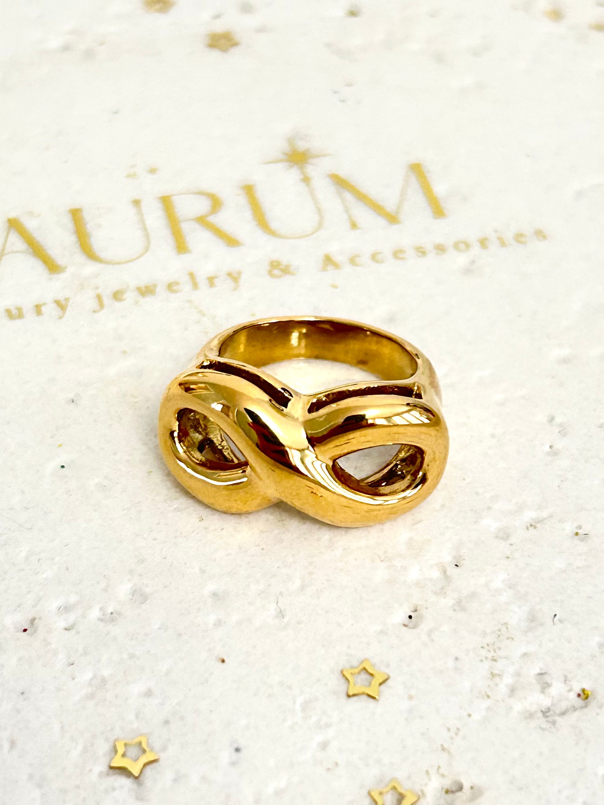 Chunky infinity gold ring