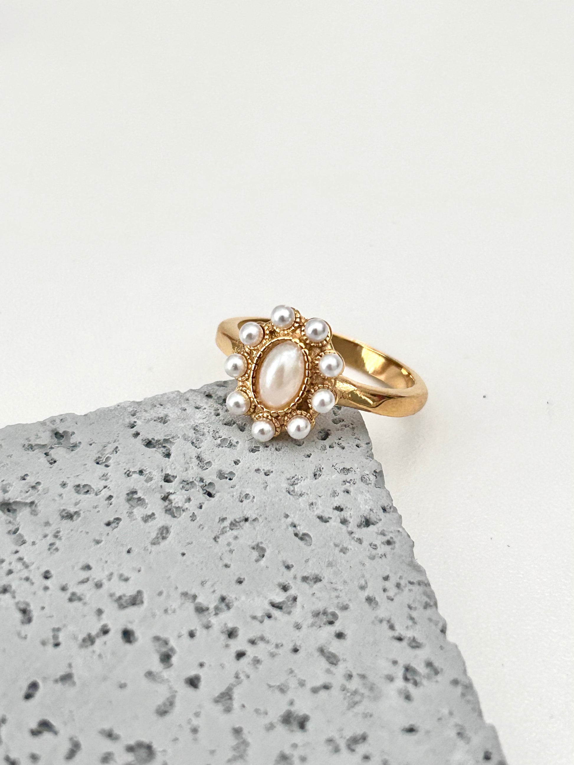 Pearl flower gold stainless steel ring 