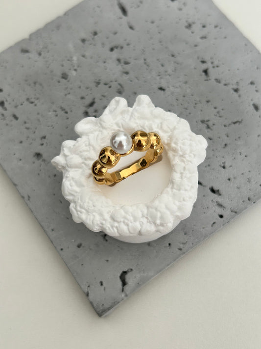 Iris Ring • Pearl gold ring