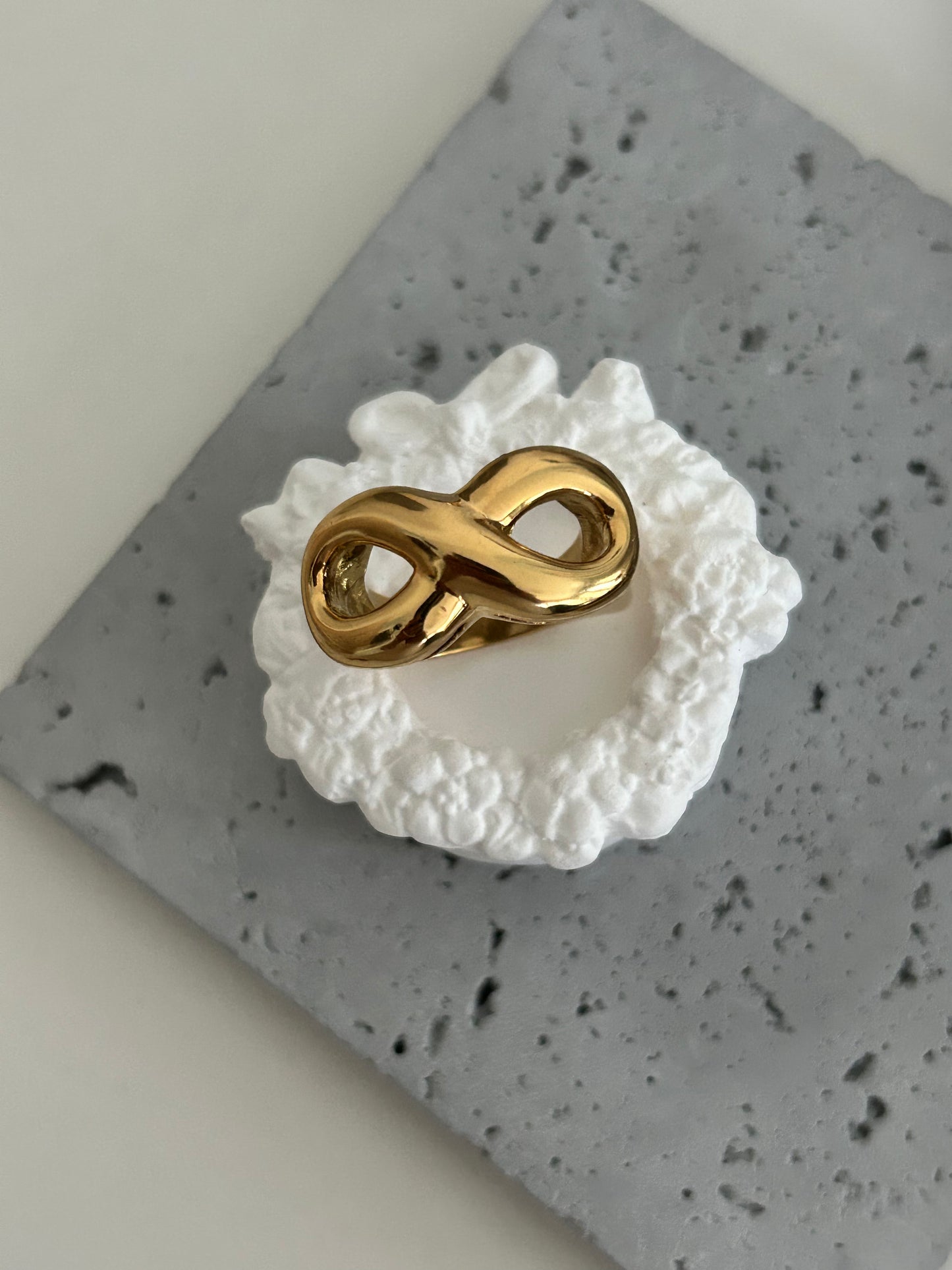 Aria ring • Chunky infinity gold ring