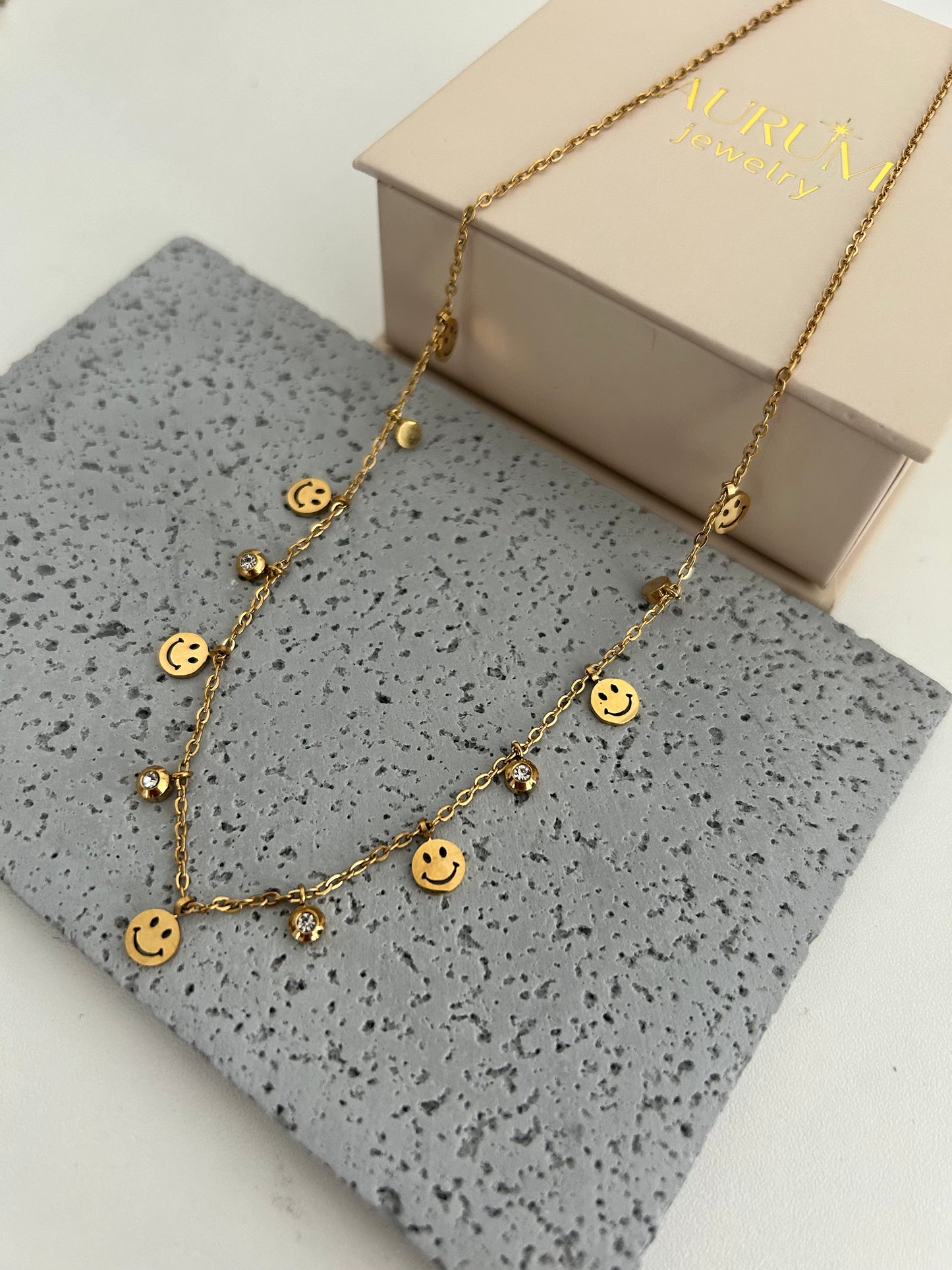 Samra necklace • Happy face necklace