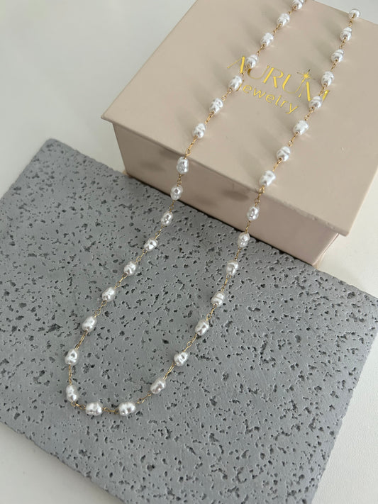 Atifa Necklace • Dainty pearl necklace