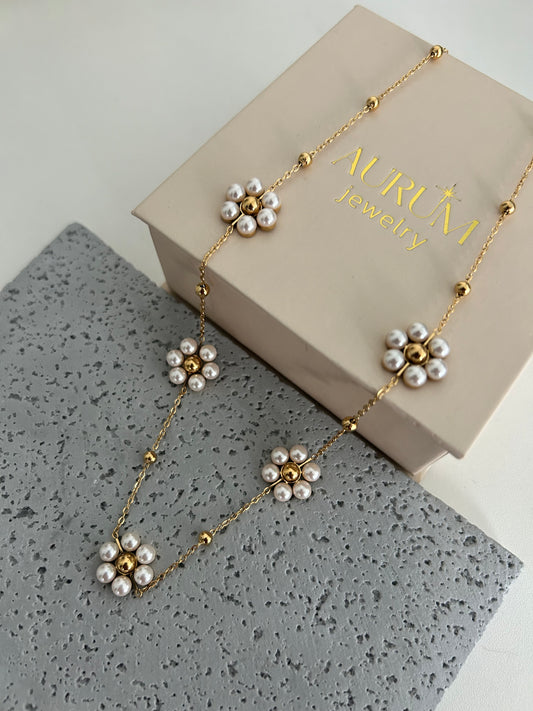 Anum Necklace • Flower necklace