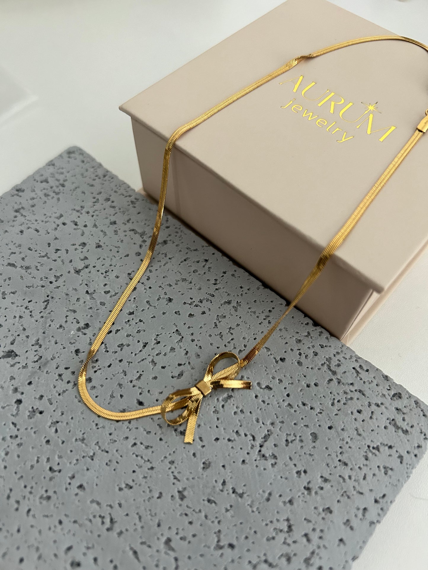 Bow choker necklace