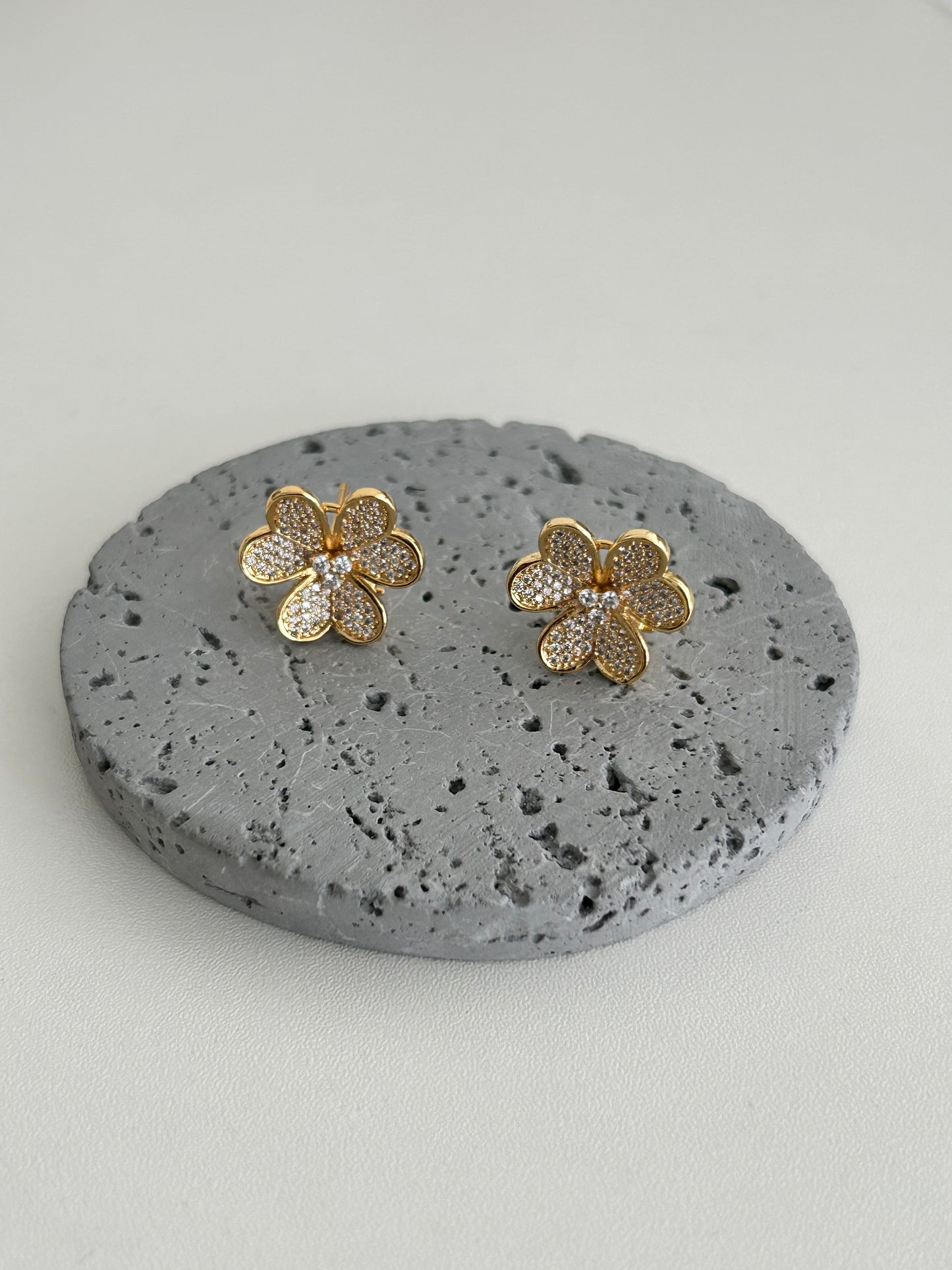 Evry earrings - Lucky Three-leaf Sparkle Clover Earrings