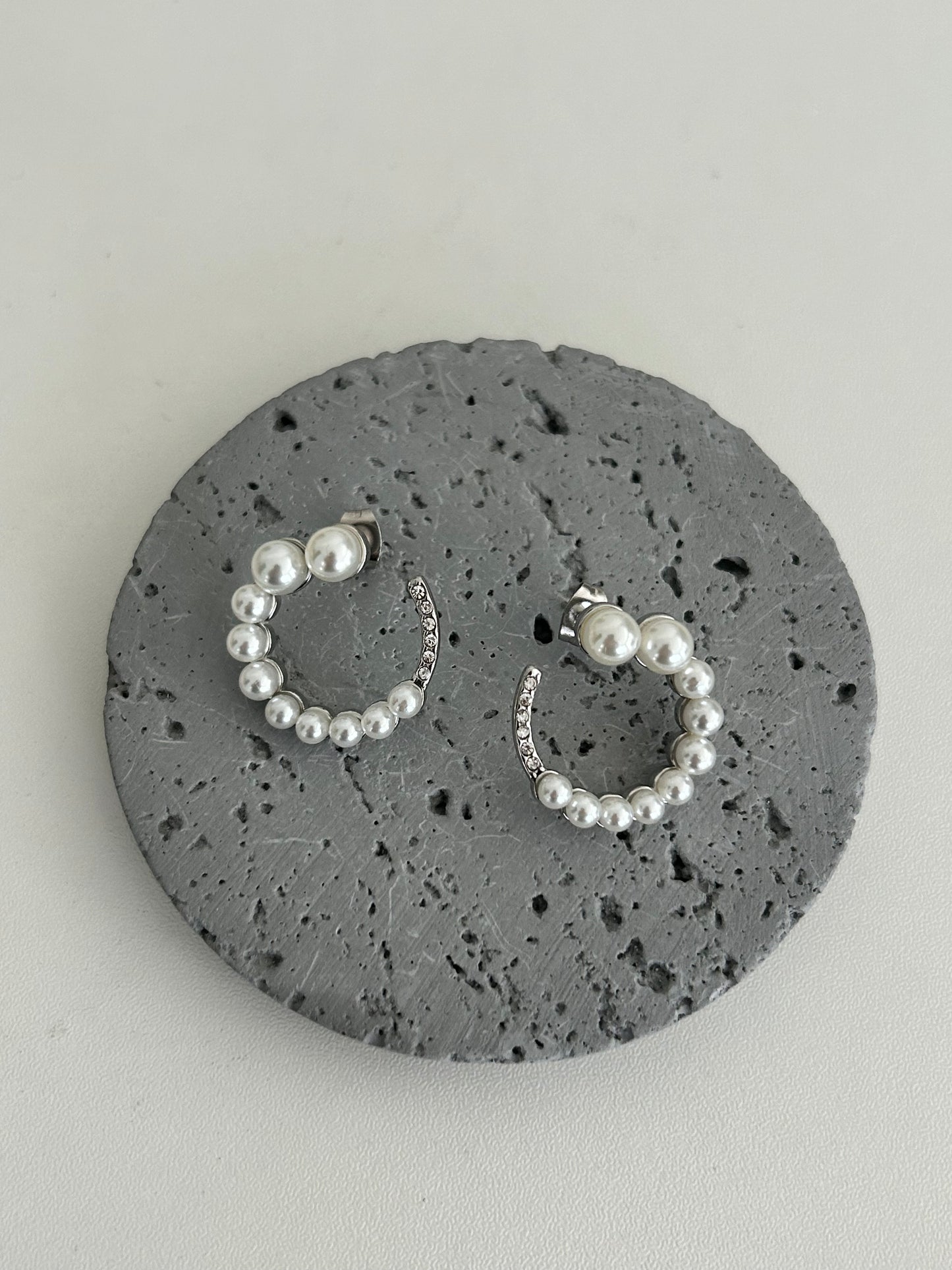 Laiba earrings • Pearl Circle Earrings