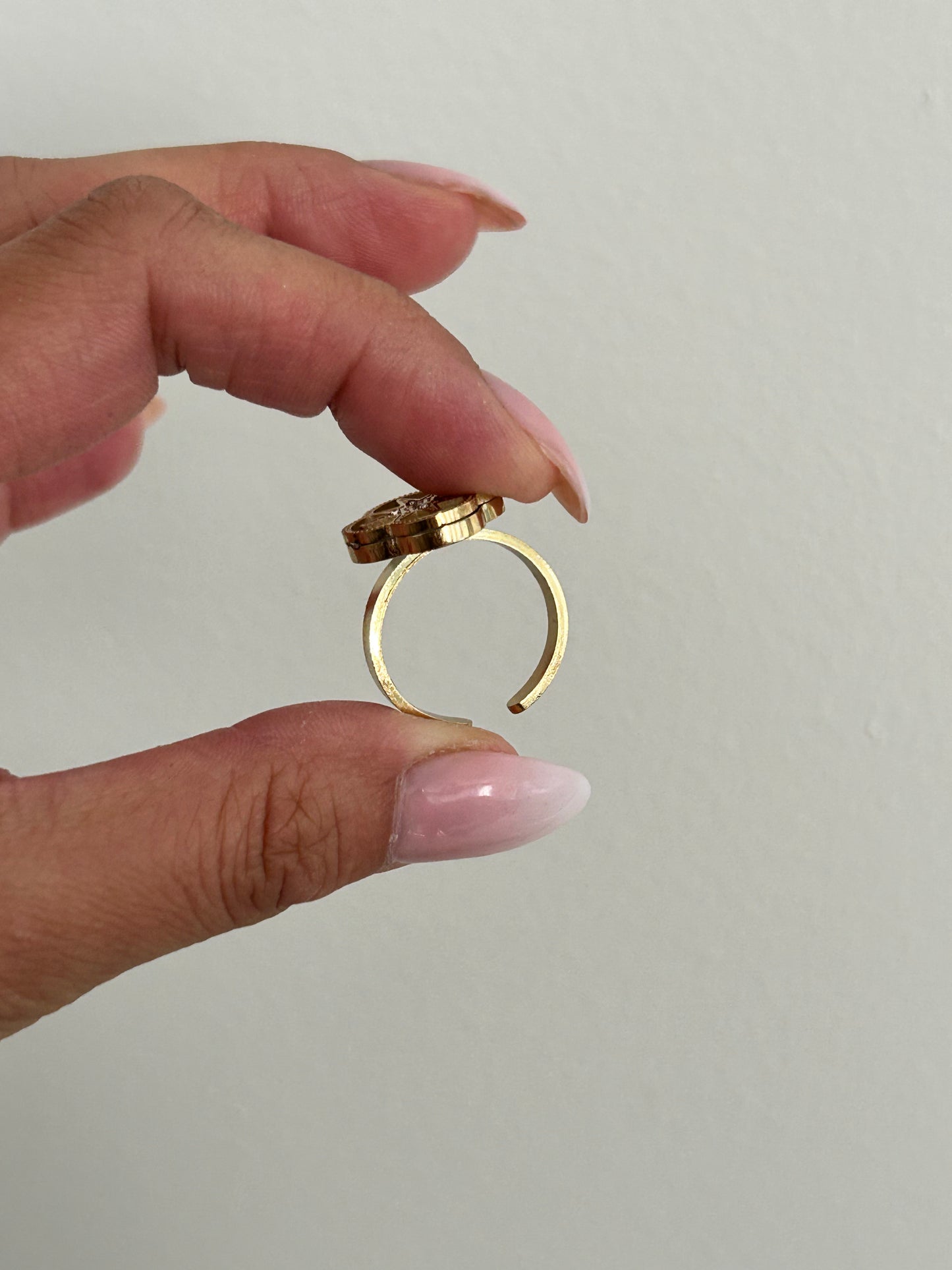 Maha ring - Adjustable Gold Sparkle Clover Ring