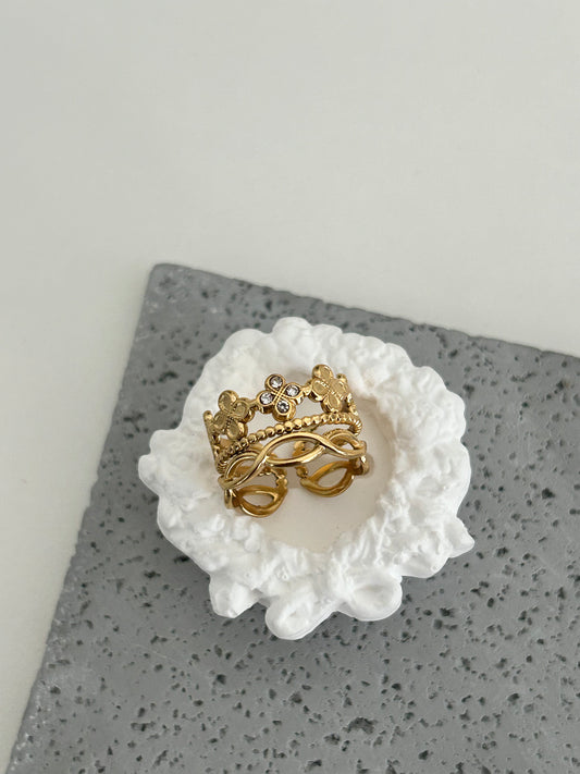 Iram ring - Adjustable Gold Sparkle Clover Ring