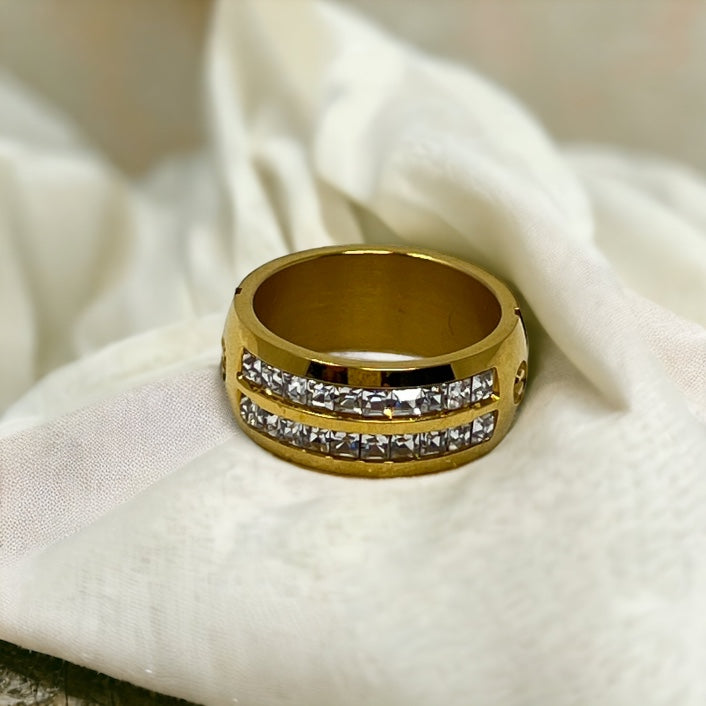 Love double rhinestones gold ring