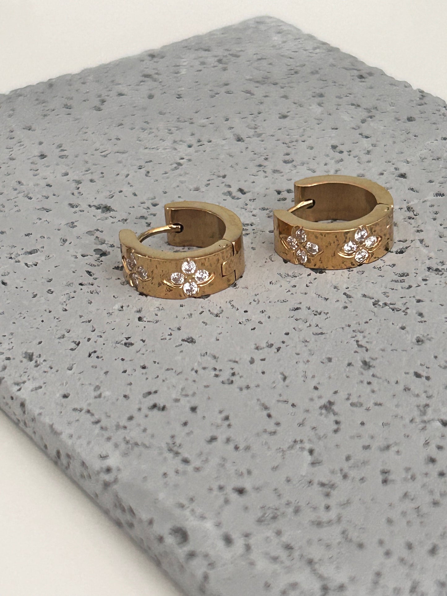 minimalist gold hoop earrings