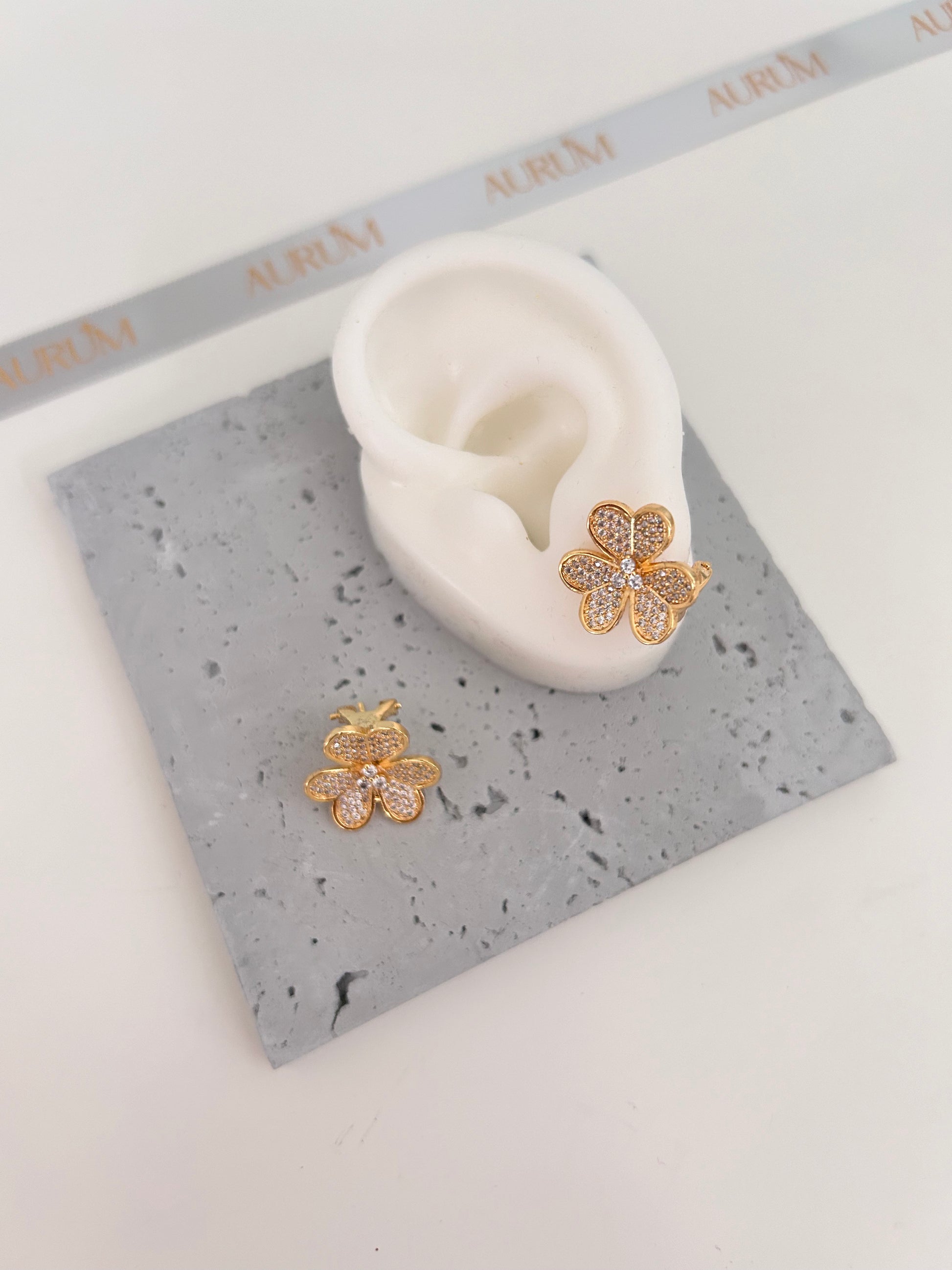 Evry earrings - Lucky Three-leaf Sparkle Clover Earrings