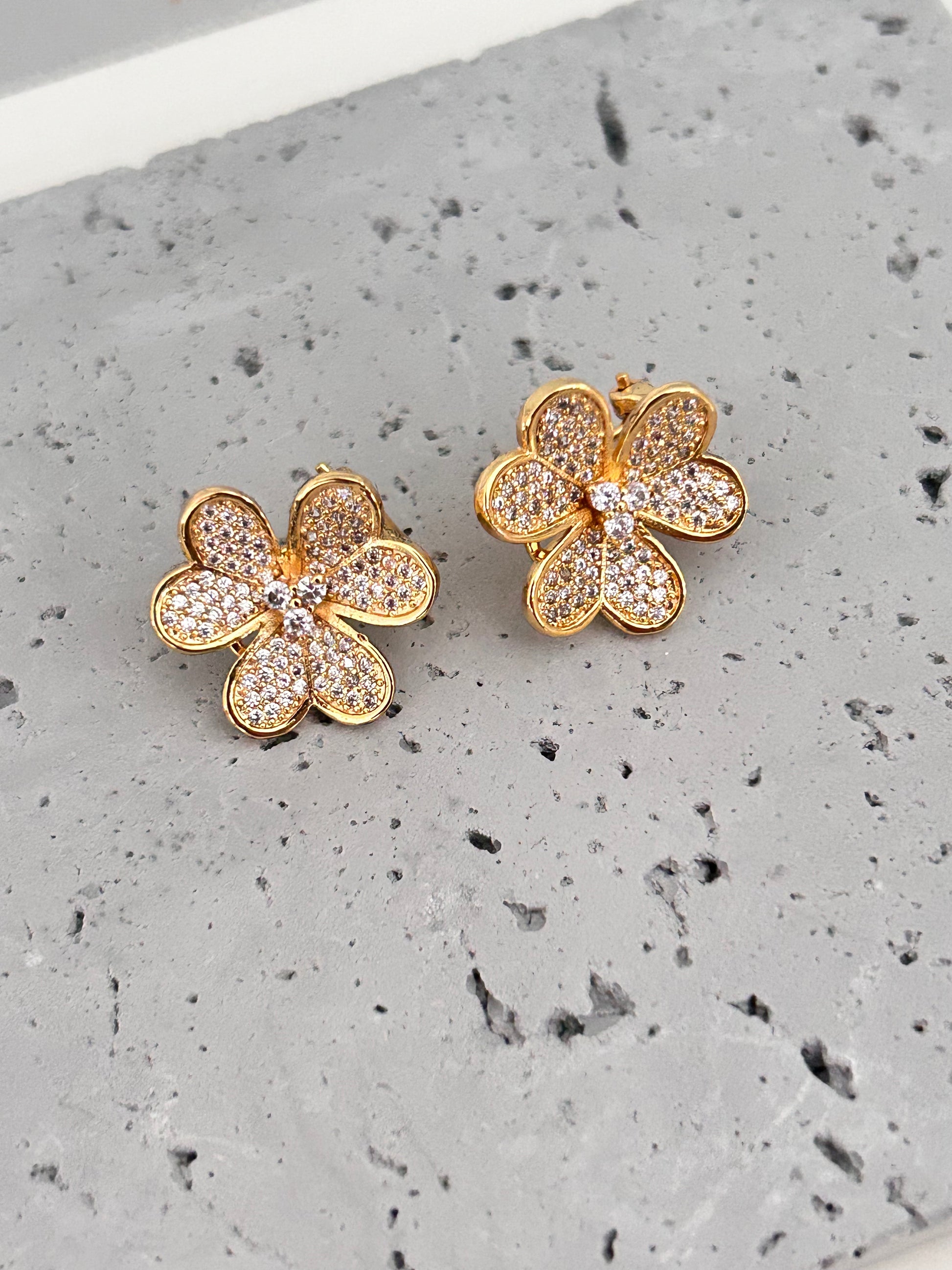 Evry earrings - Lucky Three-leaf Sparkle Clover Earrings