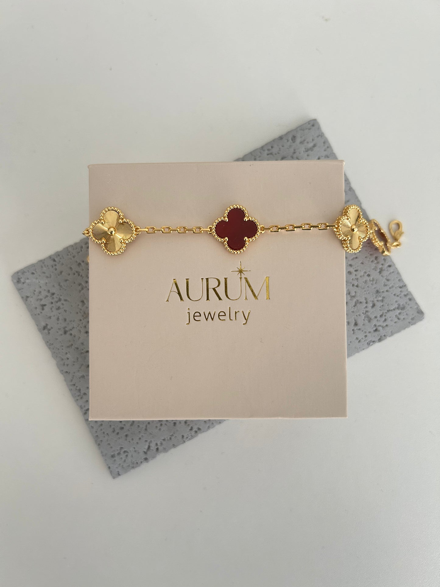 Anisa bracelet - Four-leaf wine clover bracelet