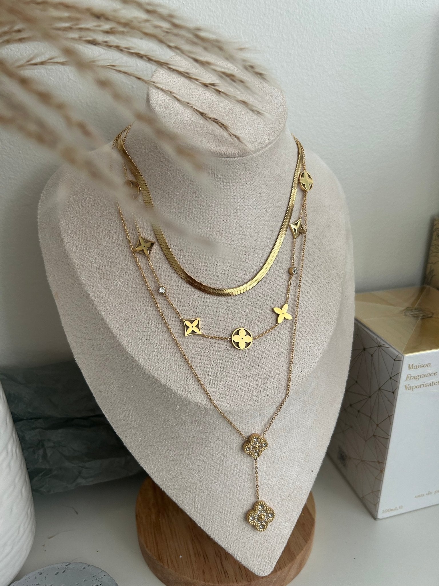 Abeera Lariat Necklace • Lariat Gold Four-Leaf clover necklace - Aurum Jewelry & Accessories