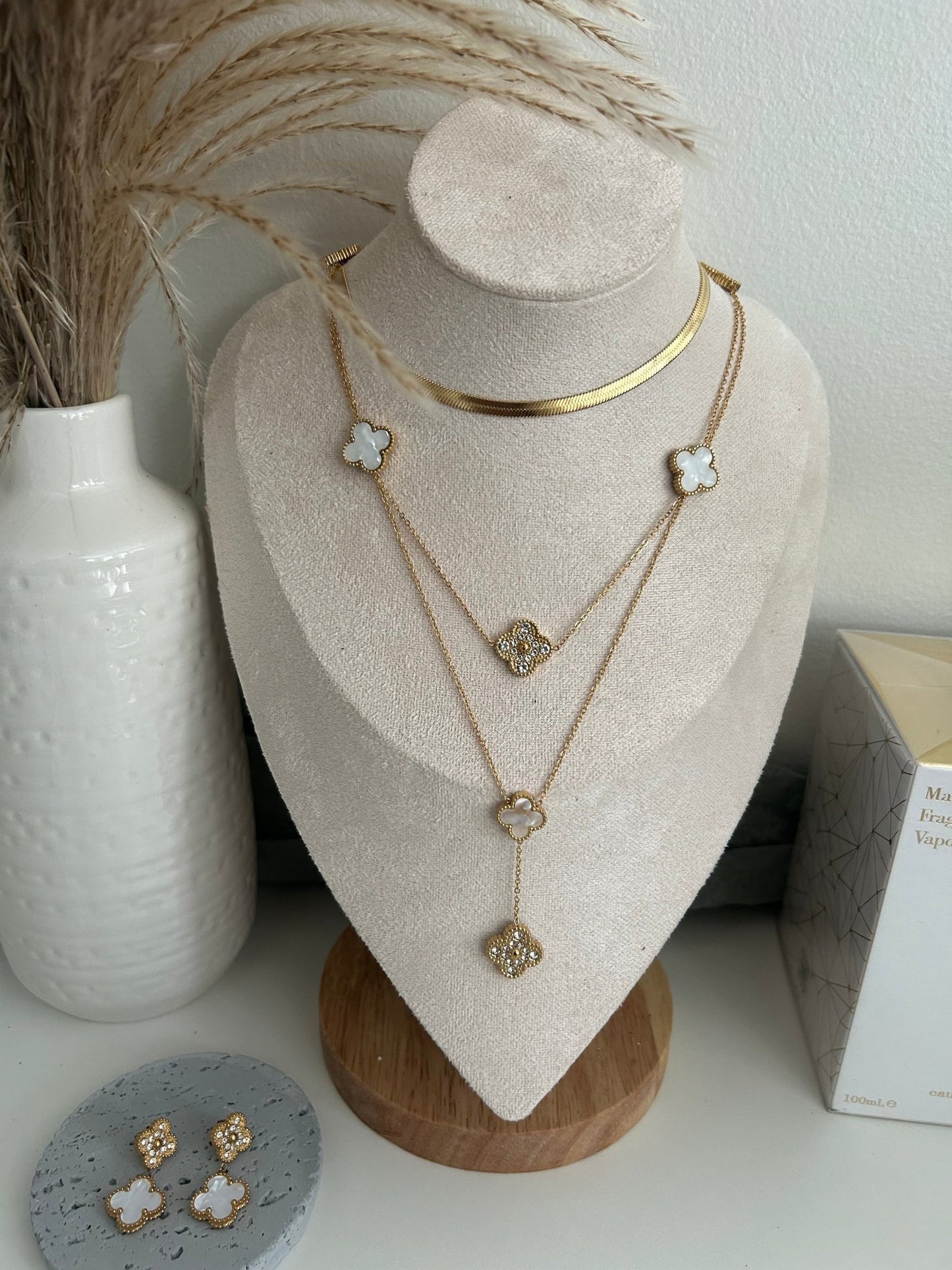 Abeera Lariat Necklace • Lariat Gold Four-Leaf clover necklace - Aurum Jewelry & Accessories