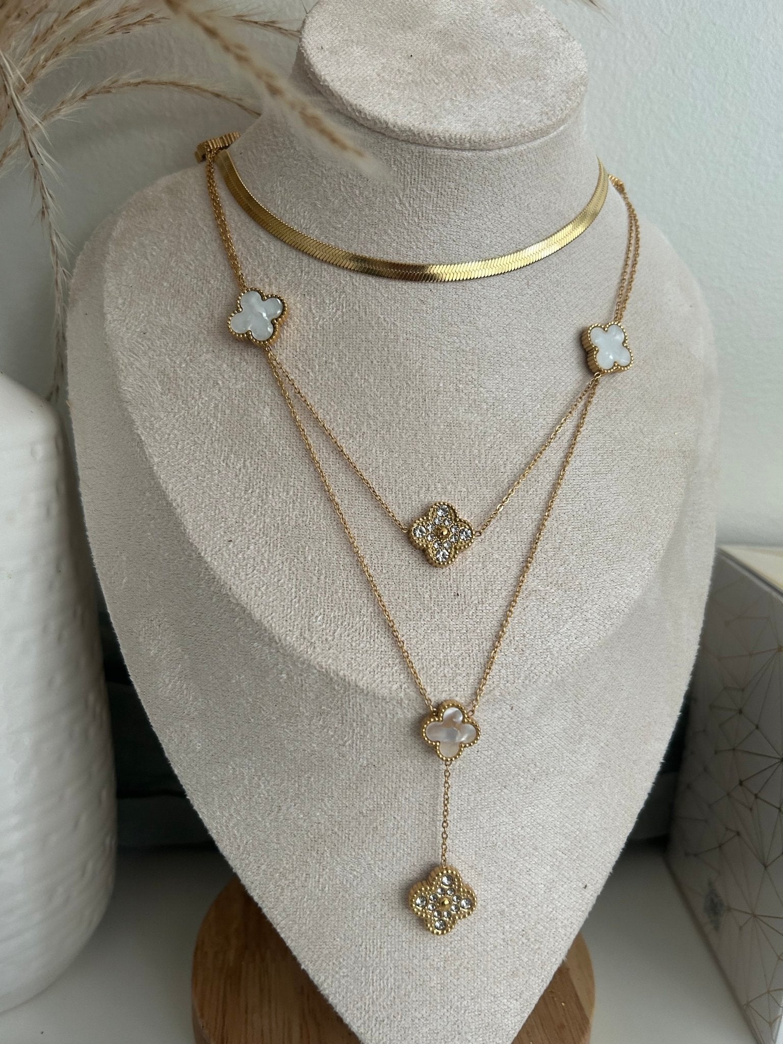 Abeera Necklace • Mother of Pearl and rhinestones all over clover necklace - Aurum Jewelry & Accessories