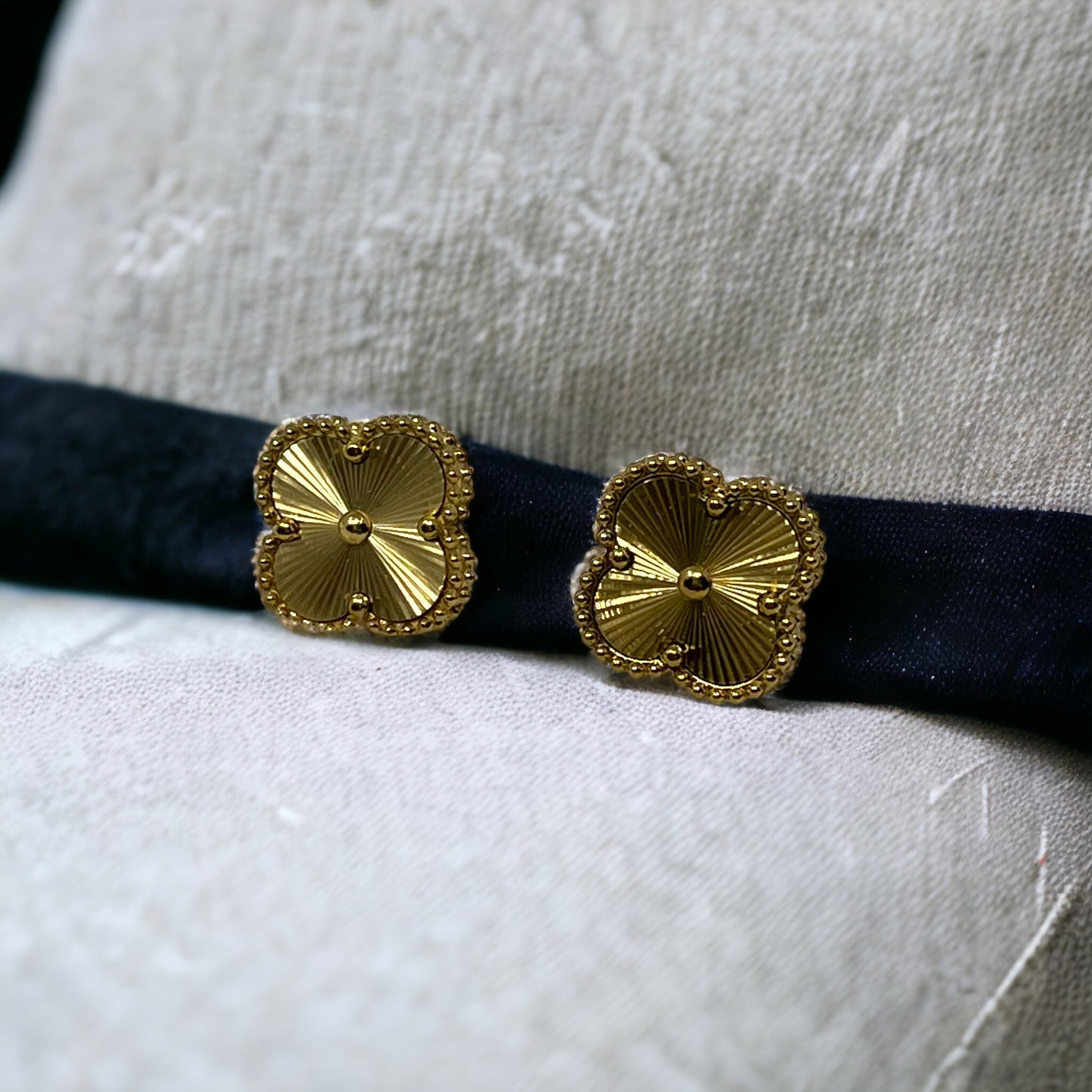 Aliya earrings - Four Leaf Clover Stud Earrings - Aurum Jewelry & Accessories