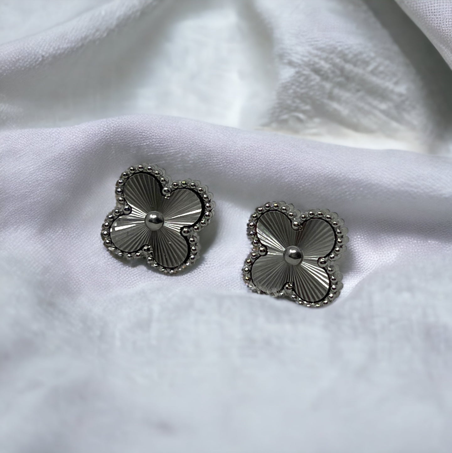 Aliya earrings - Four Leaf Clover Stud Earrings - Aurum Jewelry & Accessories